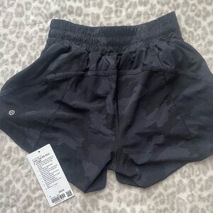 Lululemon Mid Rise 5 inch shorts